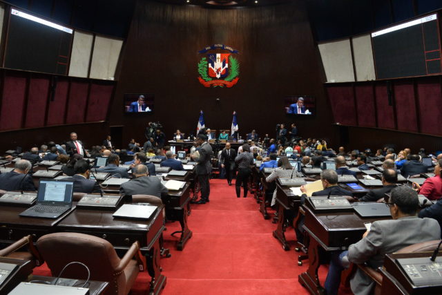 Diversas reacciones entre legisladores por llamado de EEUU a Danilo Medina