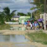 Residentes del barrio San Antón amenazan con cerrar escuela si no arreglan calle
