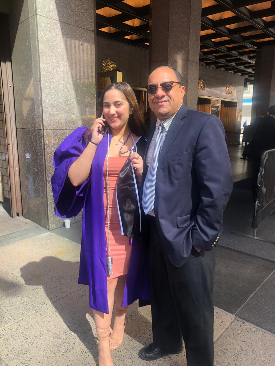 Se gradúa con honores en «Políticas Públicas» hija del regidor Ramón Gómez en la ciudad de Nueva York.