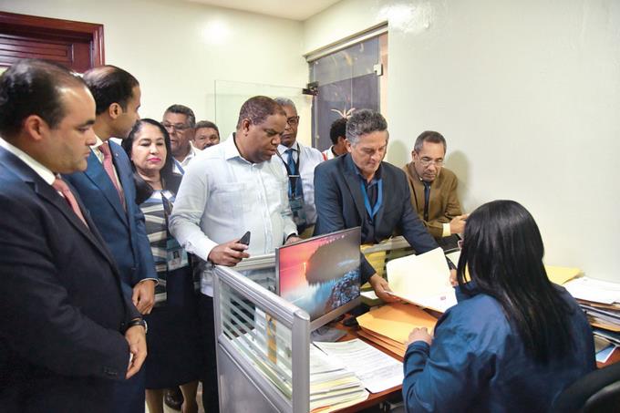 Partidos políticos inscriben a sus candidatos en la JCE