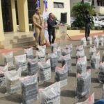 Detenidos 7 hombres transportaban 463 paquetes cocaína en dos lanchas