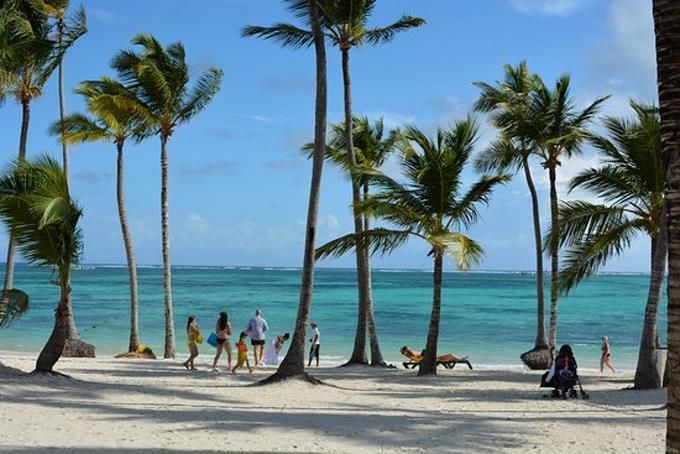 Cancelarán de forma definitiva la licencia de empresas turísticas que ofrezcan alcohol en playas o excursiones