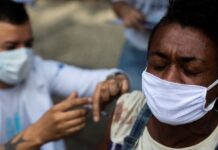 Prohiben entrar a lugares públicos RD a quienes no estén vacunados