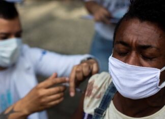 Prohiben entrar a lugares públicos RD a quienes no estén vacunados