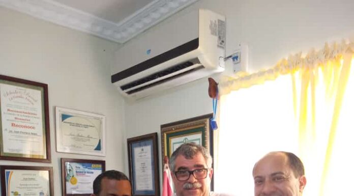 Síndico de el puerto, Juan Pacheco Mejía, recibe visita de empresario Mark Anthony Hafner