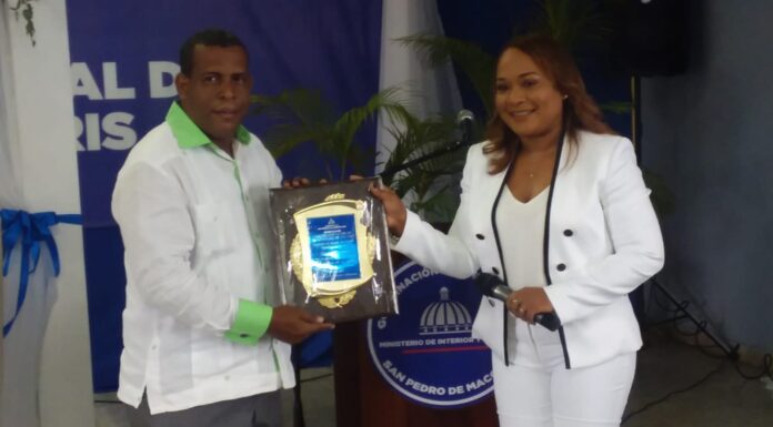 Gobernación reconoce excelente gestión del síndico de El Puerto, Juan Pacheco.