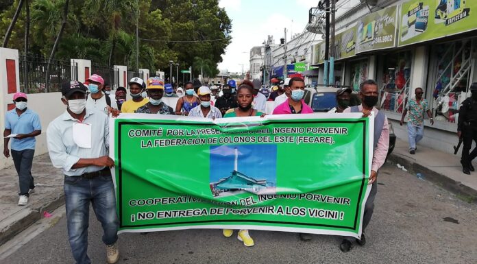 Colonos marchan en reclamo de que el Ingenio Porvenir no sea cerrado