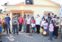 Senador construye y entrega amueblada vivienda a pareja de ancianos en Hato Mayor