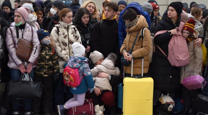 Ucranianos han huído durante la invasión rusa supera 4 millones