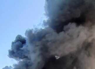 Incendio consume empresa de pacas en la Zona Franca de SPM