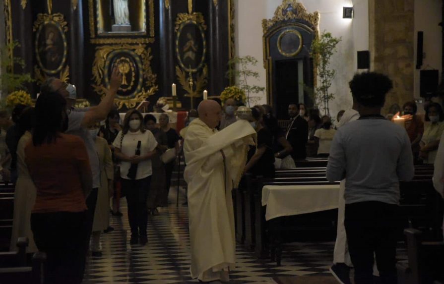 La Iglesia católica realiza el lavatorio de los pies durante la conmemoración de la Última Cena