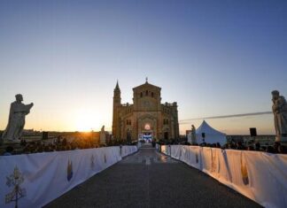 El papa Francisco pide el fin de la guerra y ayuda para refugiados