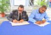 Ayuntamiento entrega becas universitarias a la Regional Sureste de la PN