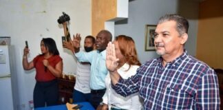 Victor Fernández es juramentado en el Partido Revolucionario Moderno en S.P.M.