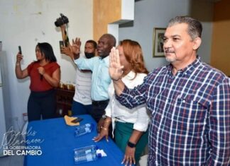 Victor Fernández es juramentado en el Partido Revolucionario Moderno en S.P.M.