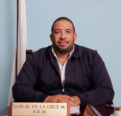 Luichy de la Cruz somete proyecto para crear banco de datos para donantes de sangre en S.P.M.
