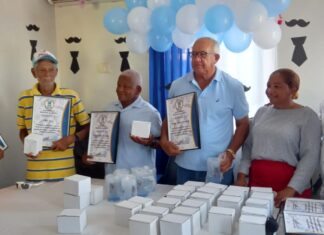 Alcande distingue padres de El Puerto.