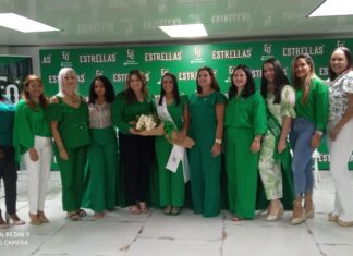 Estrellas Orientales realizan imposición de la banda a su nueva madrina