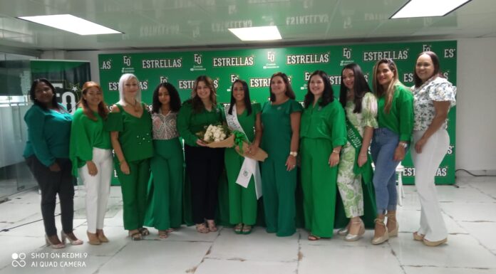 Estrellas Orientales realizan imposición de la banda a su nueva madrina