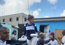 IDECOOP entrega comida en barrio de Higuey afectado por el huracán