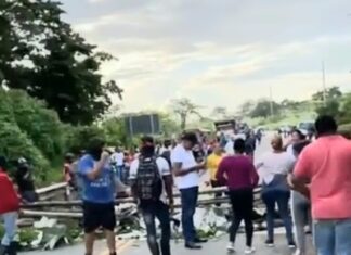 Residentes en Las Lisas de Miches realizan protesta en demanda de asfaltado