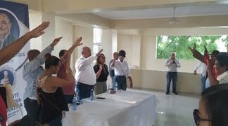 Ramon Alburquerque recorre comunidades de San Pedro de Macoris.