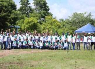 CAEI siembran árboles en parque ecológico Pedro Mir en SPM