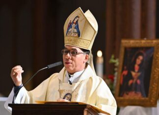 El papa: Se necesitan jóvenes que cambien el mundo y no esclavos del móv