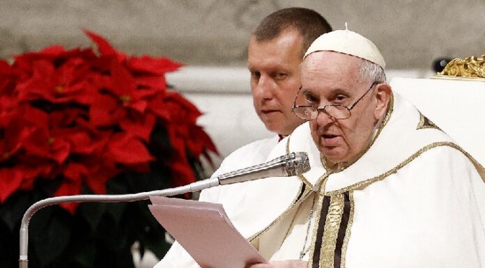 Denuncia existencia humanidad «insaciable de dinero y placer»