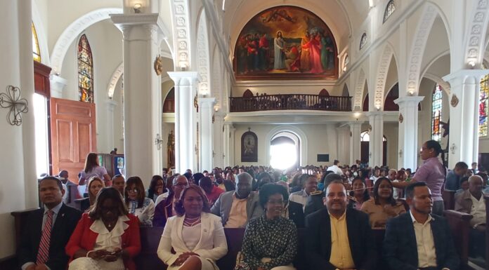 Obispo llama a ADP dejar los paros de docencia