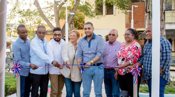 Ayuntamiento inaugura el parque del sector Kennedy en esta ciudad