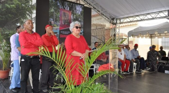 Cientos homenajean a Maximiliano Gómez (El Moreno), en San Pedro de Macorís.