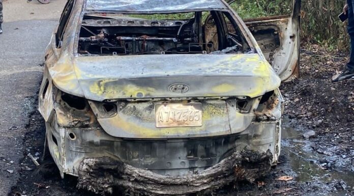 BONAO: Hallan a dos personas calcinadas y atadas en vehículo