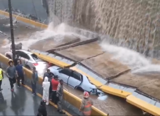 Varias personas atrapadas en vehículos luego de colapso de pared en desnivel avenida 27 de Febrero