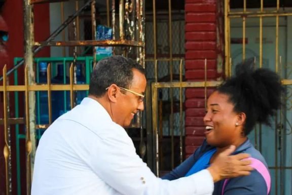 Sergio Cedeño encabeza Mano a Mano en Barrio Filipinas de S.P.M.