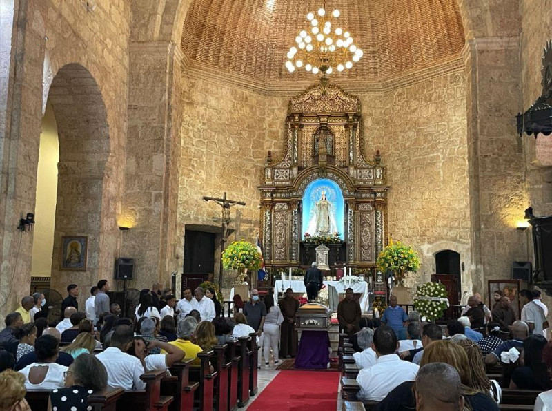 Los restos de Rodríguez, quien sirvió al sacerdocio por cerca de 40 años, son expuestos desde las 3:00 de la tarde de este lunes en la iglesia donde reunía a fieles católicos,