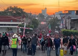 Gigantesca marcha de migrantes salió desde México hacia EEUU