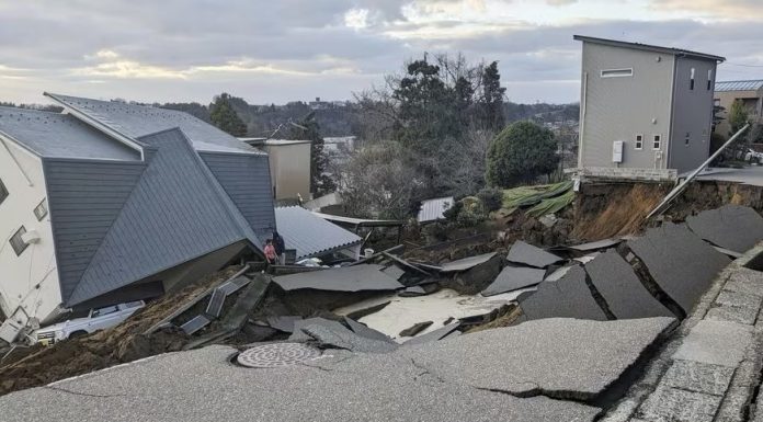 Japón retira alerta tsunami pero pide a los evacuados no regresar