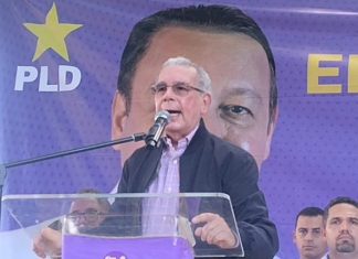 Danilo pide destruir carpas del PRM frente a colegios electorales