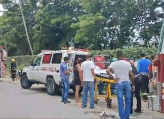 Tirotean un vehículo en marcha; matan hombre, hieren una mujer