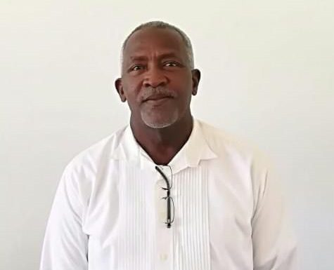 Sepultan profesor y pastor fallecido en Quisqueya.