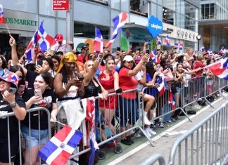 NUEVA YORK: Miles asisten en Manhattan a Desfile Dominicano