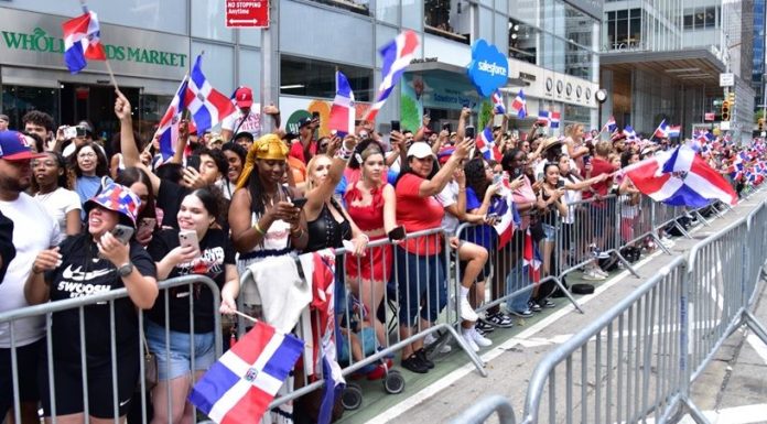 NUEVA YORK: Miles asisten en Manhattan a Desfile Dominicano