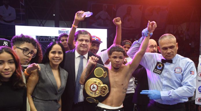 “Mini PacMan” Rosa es campeón mundial minimosca de la AMB