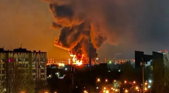 Ucrania bombardea instalaciones petroquímicas y aeródromo Rusia