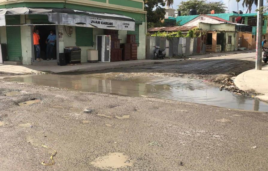 Residentes comunidad en San Pedro de Macorís denuncian malas condiciones de calle