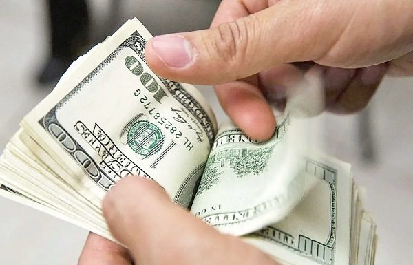 EL PRECIO DEL DOLAR AUMENTA. SIN EL CONTROL DEL GOBIERNO,