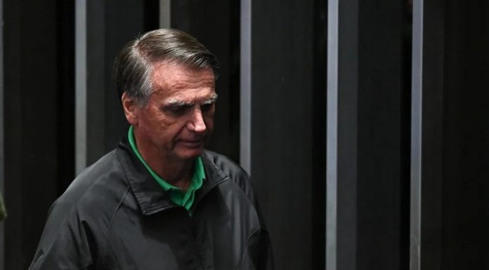 BRASIL: Corte impone grillete a Bolsonaro; le prohíbe uso redes