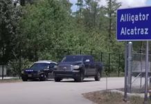 EE.UU. comienza a deportar a migrantes desde centro Florida