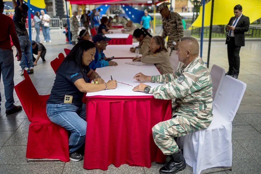 Venezuela exige a EE.UU. alejarse de sus costas y ocuparse de sus "terribles problemas"